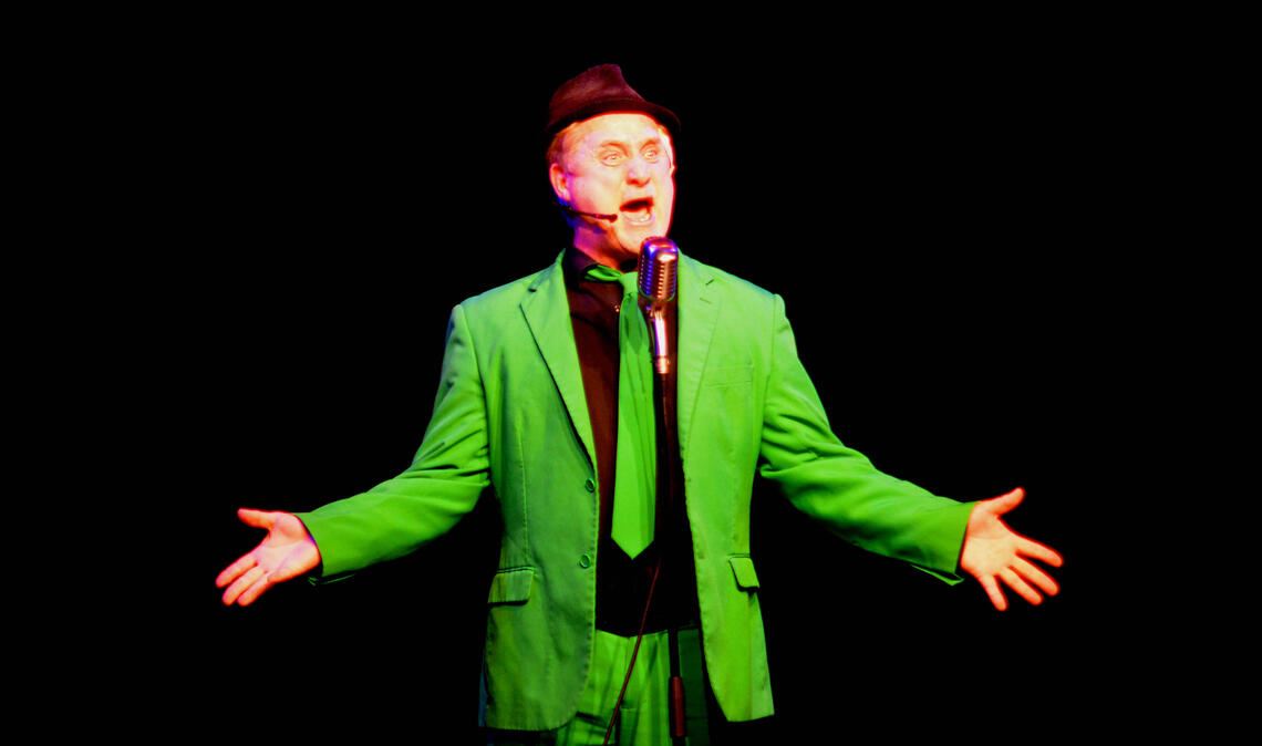 Bernd Kohlhepp alias „Hämmerle“ improvisiert und provoziert in Schützingen. Foto: Stahlfeld