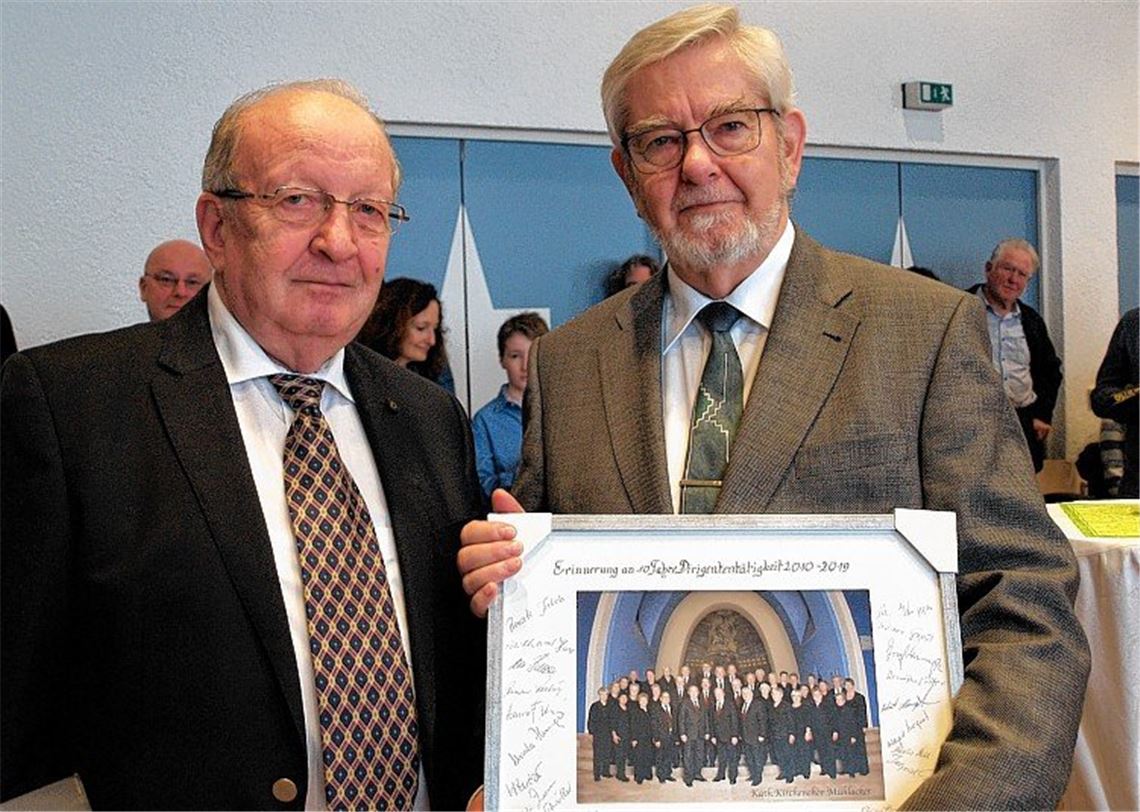 Zum Ehrendirigenten ernannt