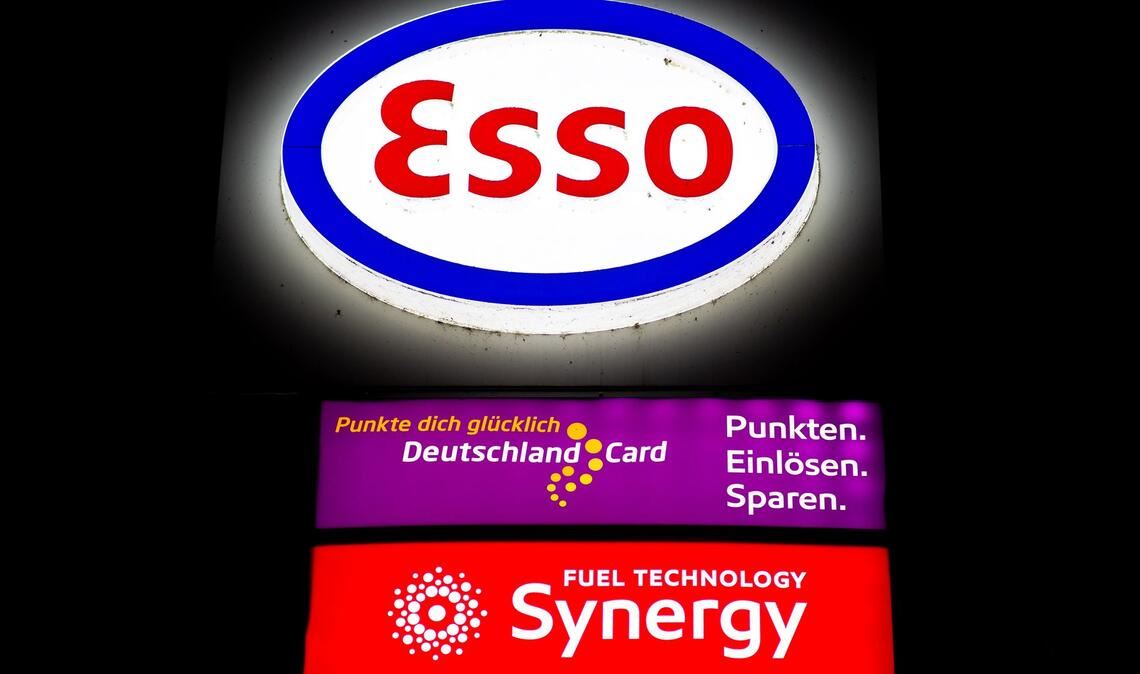 Bertelsmann will das Deutschland-Card Rabattprogramm einstellen, dessen Nutzerinnen und Nutzer unter anderem bei Esso Punkte sammeln können. (Archivbild)