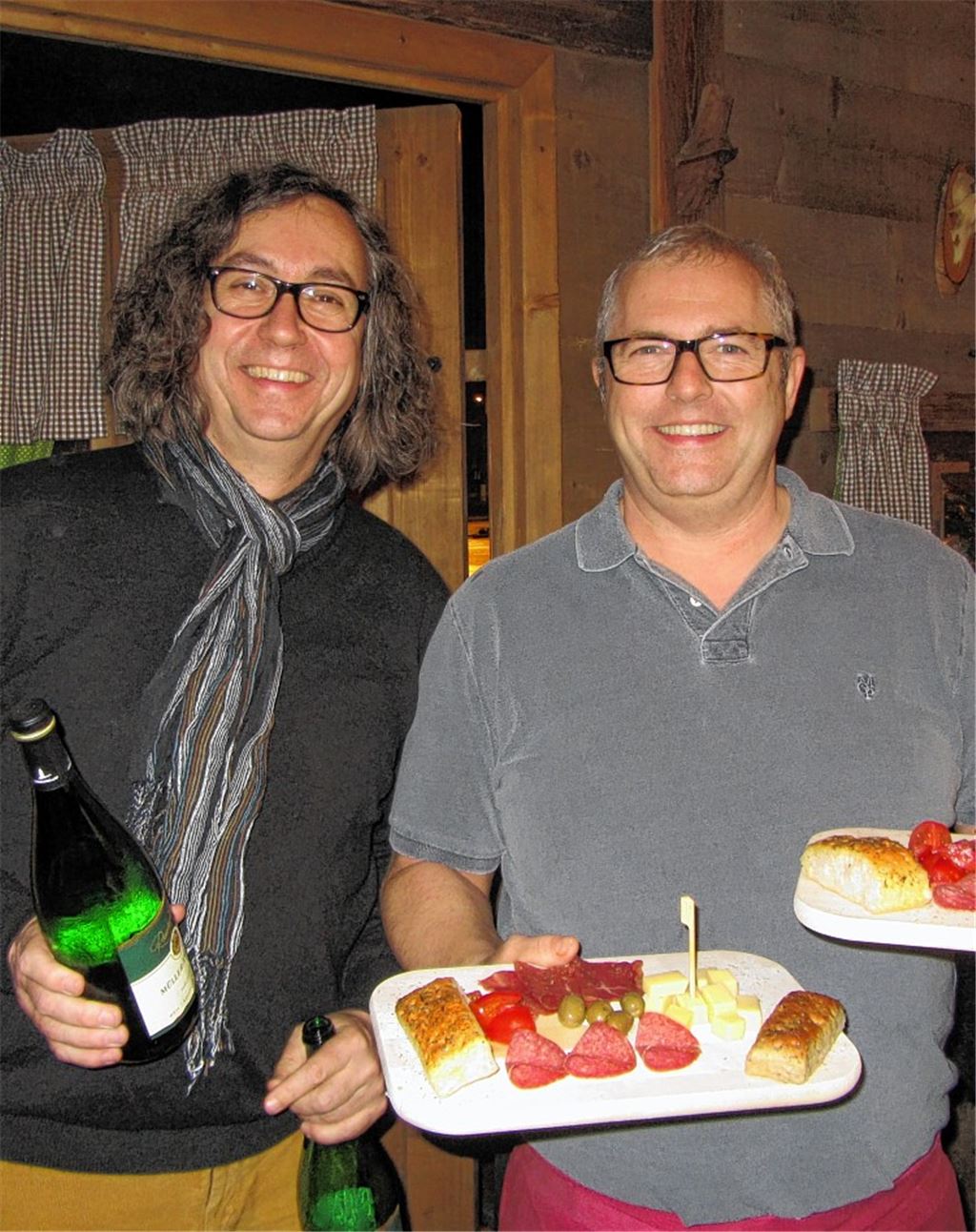 Bertram Haak und Hans-Dieter Slobodkin sorgen gemeinsam für das leibliche Wohl. 