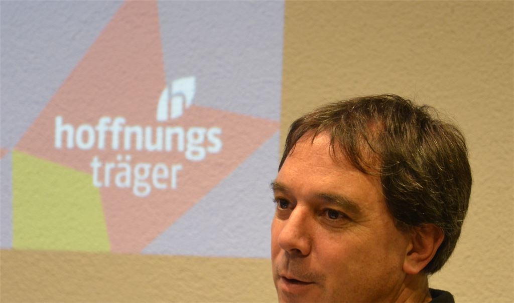 Bescheiden im Auftritt, klar in der Sache: Tobias Merckle, Sohn des Ratiopharm-Gründers Adolf Merckle, berichtet beim Großglattbacher Männervesper von seinem Einsatz für die Resozialisierung von Straftätern. Foto: Bischoff-Krappel