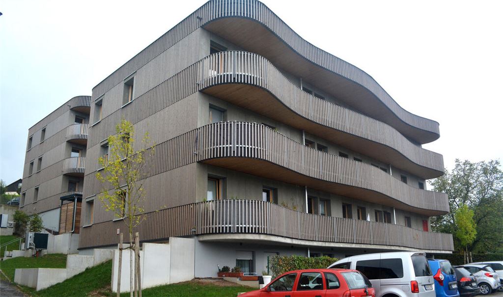 Besondere Architektur und besonderer Hintergrund: die „Zukunftshäuser“ der „Hoffnungsträger Stiftung“ am Sperberweg in Dürrmenz. Fotos: Stahlfeld