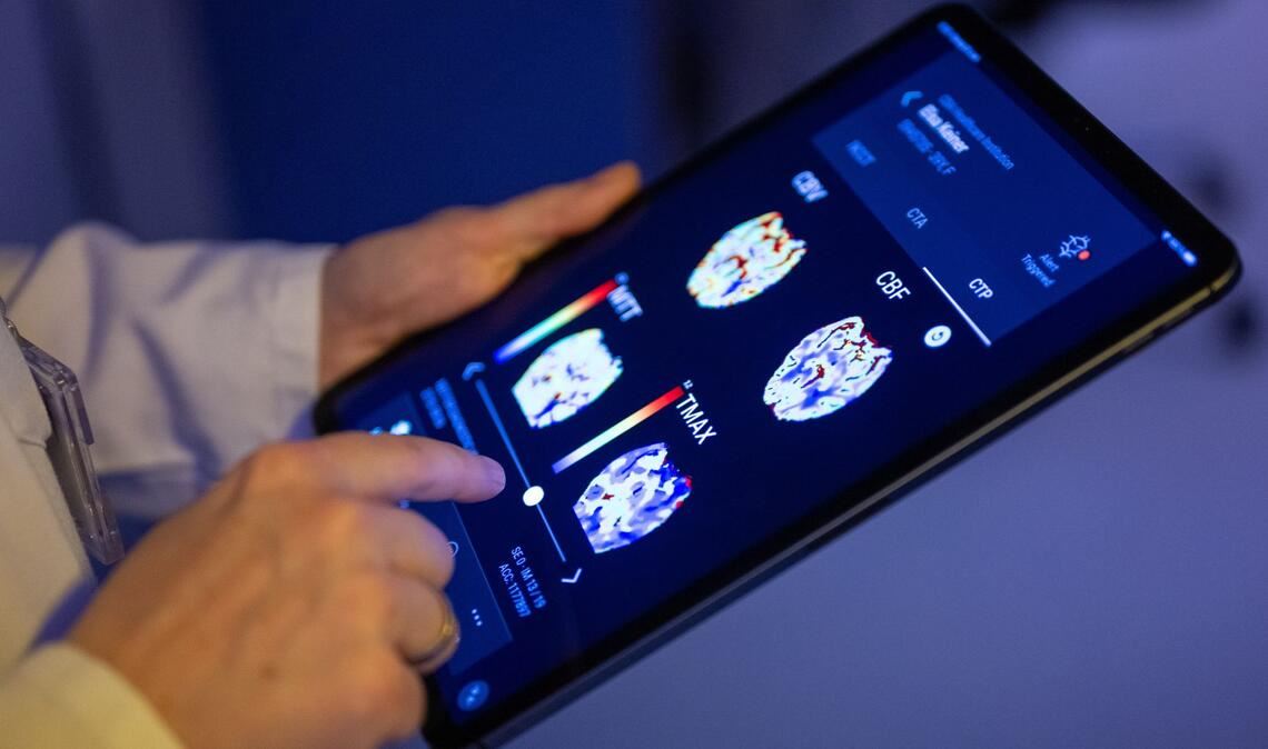 "AI first": Wie die EU die Wirtschaft mit KI fit machen will Besonders im Gesundheitswesen sieht die EU-Kommission große Potenziale durch KI. (Symbolbild)