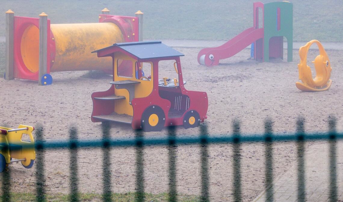 Besonders in östlichen Bundesländern fehlen den Kitas Kinder. (Symbolbild)