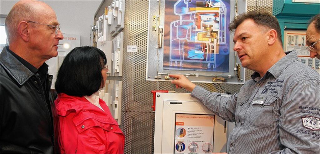 Besorgte Bürger, die sich vor Einbrüchen schützen wollen, holen sich an einem landesweiten Informationstag sachkundigen Rat bei der Polizei.Foto: Wacker