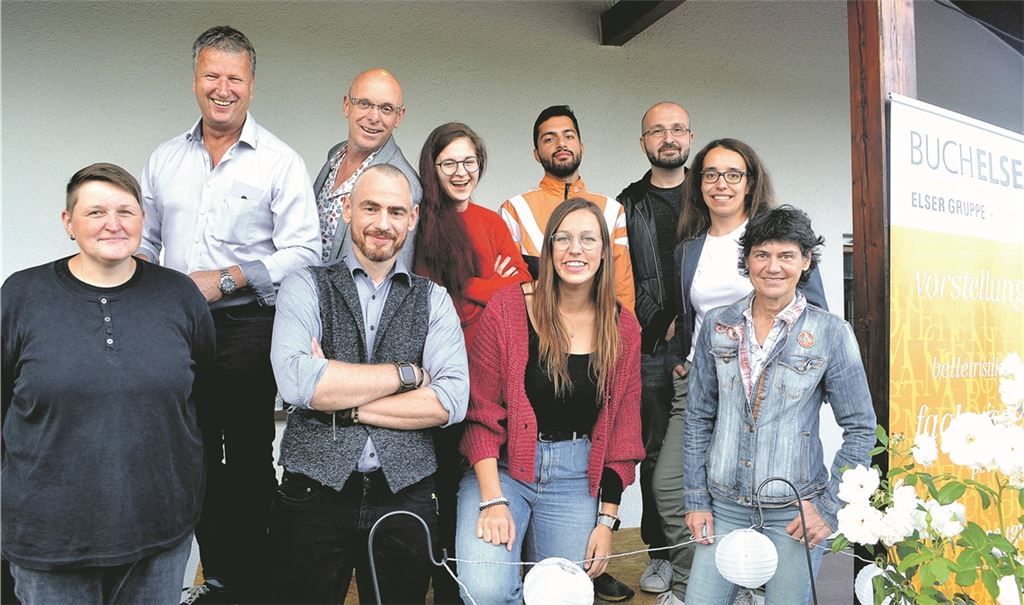 Beste Stimmung bei den Teilnehmern, Organisatoren und Besuchern des Poetry-Slams auf dem Weingut Jaggy...