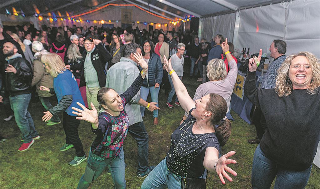 Beste Stimmung bei der Auflage 2022 von „Hex on Fire“ in den Enzgärten. Foto: Archiv