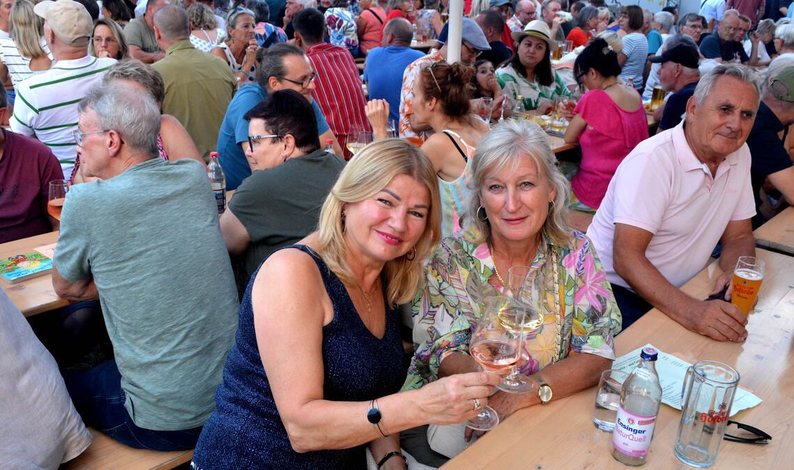 Beste Stimmung beim Fischerfest: Das Fischerfest lockt wieder zahlreiche Besucherinnen und Besucher nach Mühlhausen und sorgt für beste Stimmung. Fotos: Stahlfeld