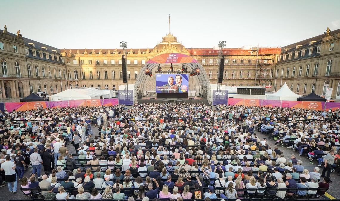 Bestes Wetter lockte die Stuttgarter am Freitagabend zur Tatort-Premiere.