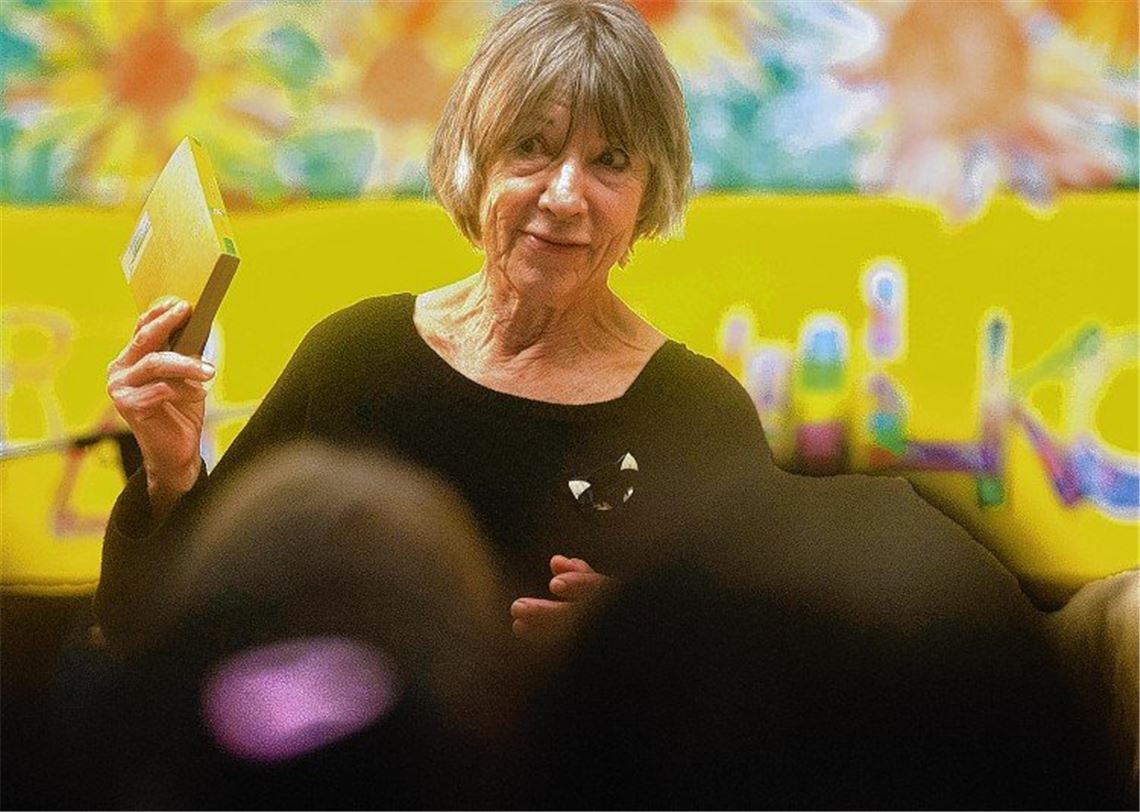 Bestsellerautorin liest vor Schülern