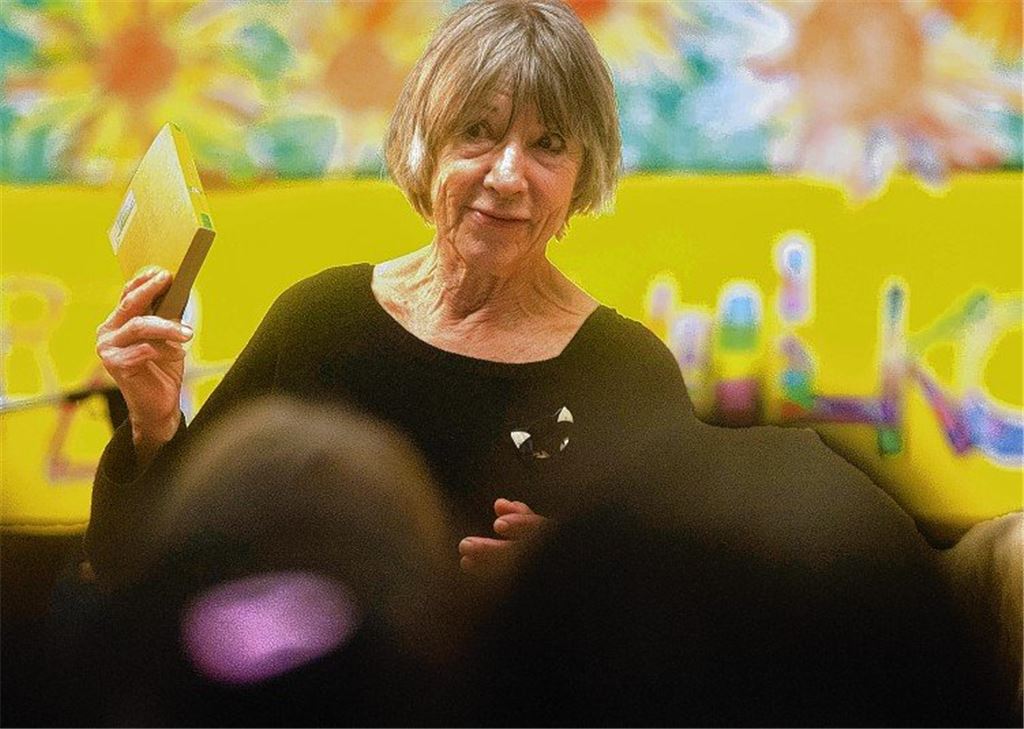 Bestsellerautorin liest vor Schülern