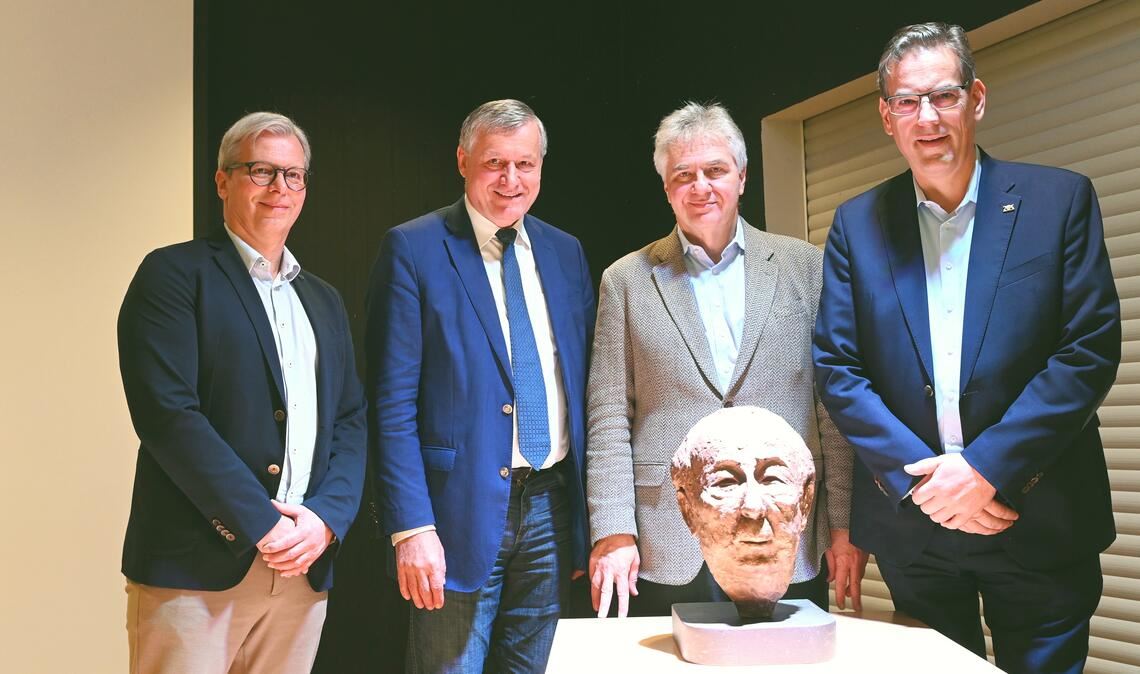 Besuch am THG: Ludwig Theodor Heuss (2. v. re.) inmitten der FDP-Landtagsabgeordneten Erik Schweickert (re.) und Hans-Ulrich Rülke, links Schulleiter Steffen Rupp. Fotos: Schüller