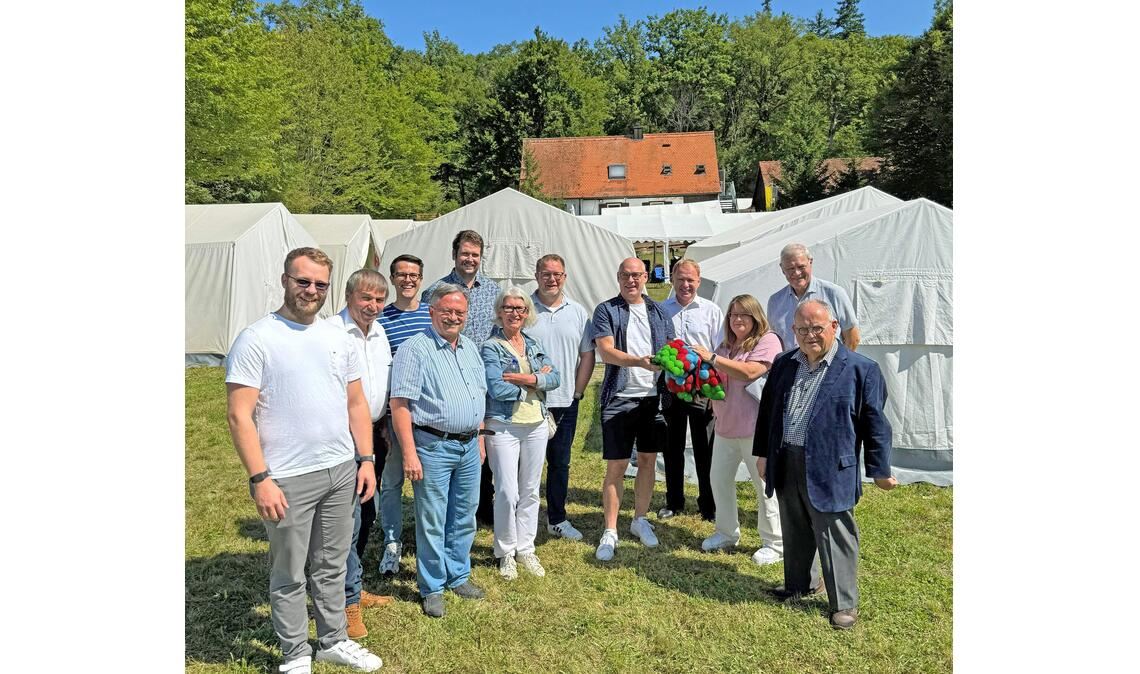 Besuch bei der Freizeit der Sportkreisjugend: die Kreisräte der CDU aus Ludwigsburg und Enzkreis mit ihren Vorsitzenden Klaus Hermann (3.v.li.) und Günter Bächle (re.).Foto: privat