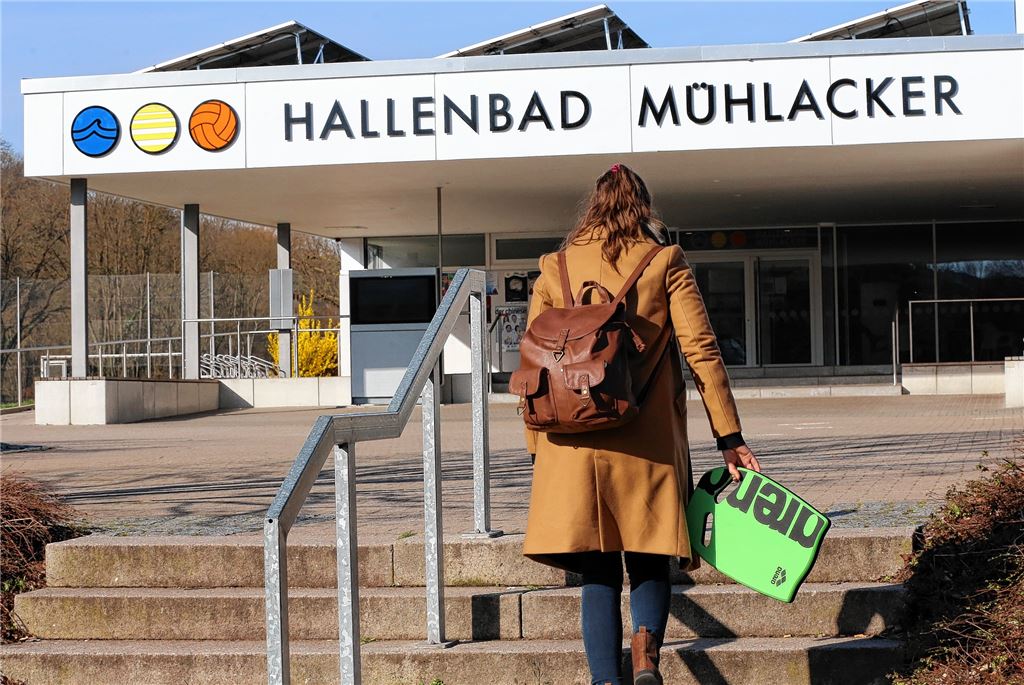 Besuch im Mühlacker Hallenbad – bis auf weiteres nur mit Online-Ticket möglich.Archiv