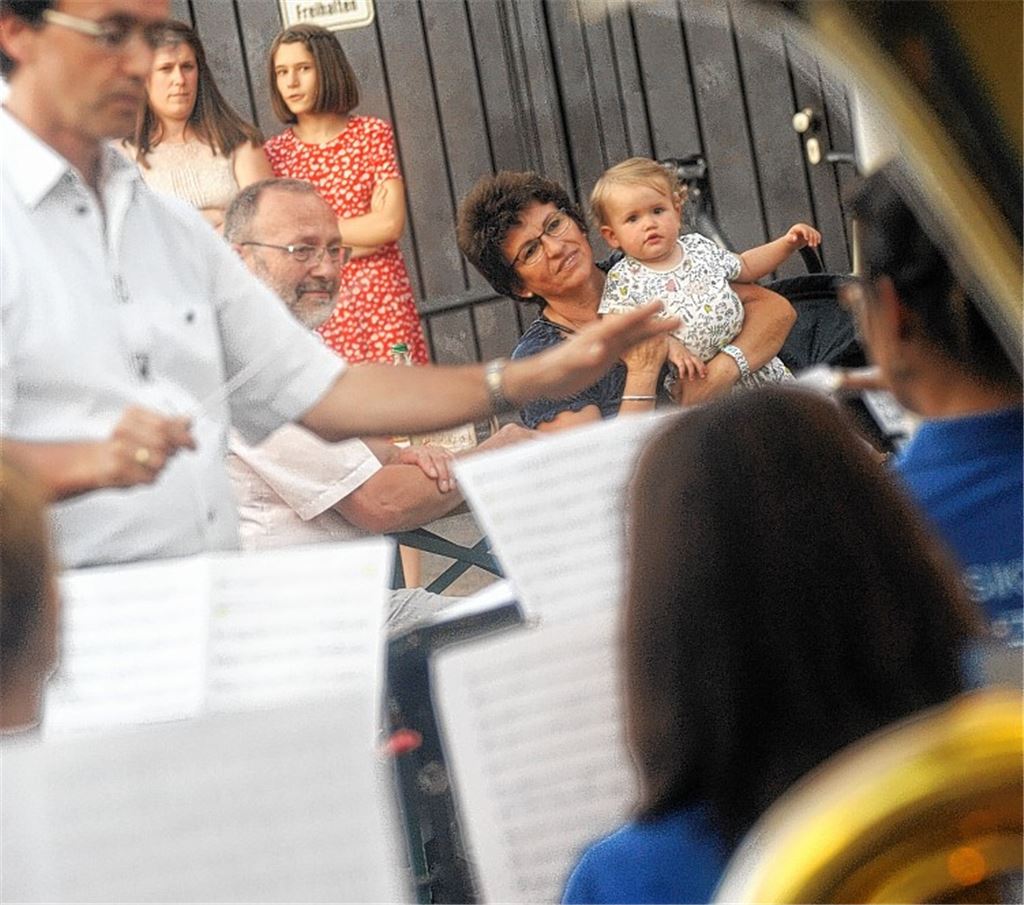 Geselligkeit und Musik genießen