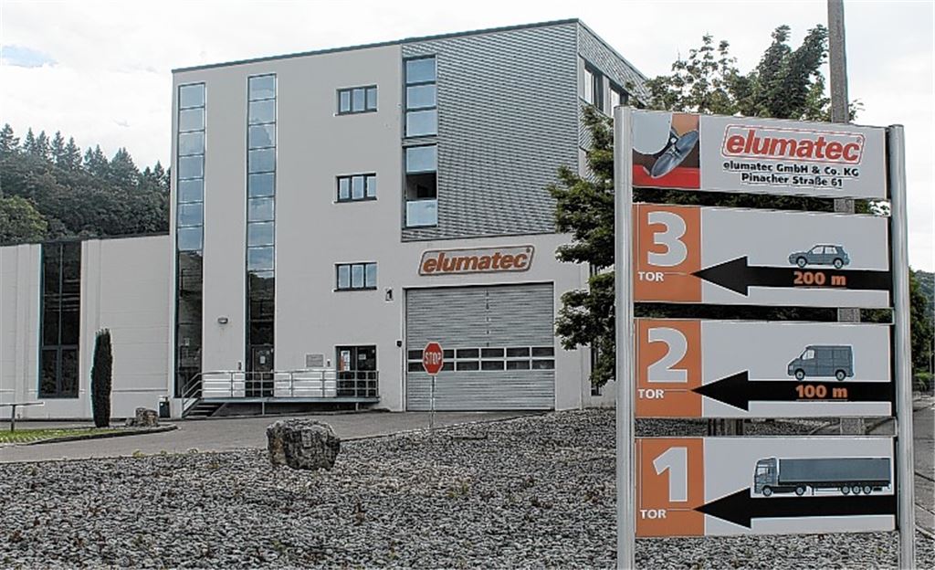 Betriebsferien bei der Elumatec AG – ansonsten aber, sagt der Vorstand, laufen die Geschäfte nach dem Neuanfang wieder sehr zufriedenstellend.
