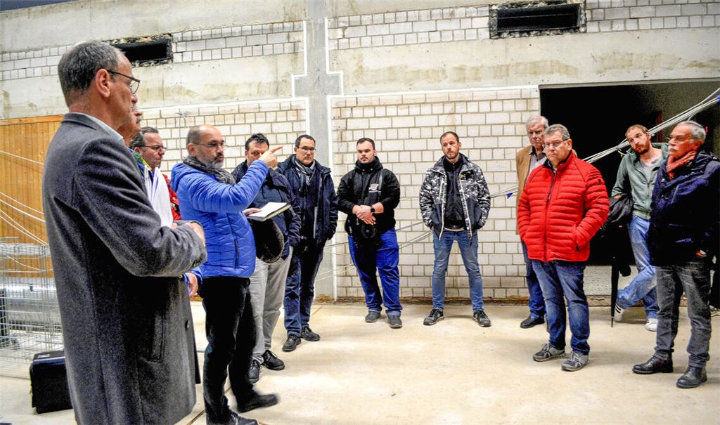 Betroffene Mienen bei den Mitgliedern des Gemeinderatsausschusses für Umwelt und Technik: Bürgermeister Armin Dauner (blaue Jacke) informiert über den Stand der Dinge.