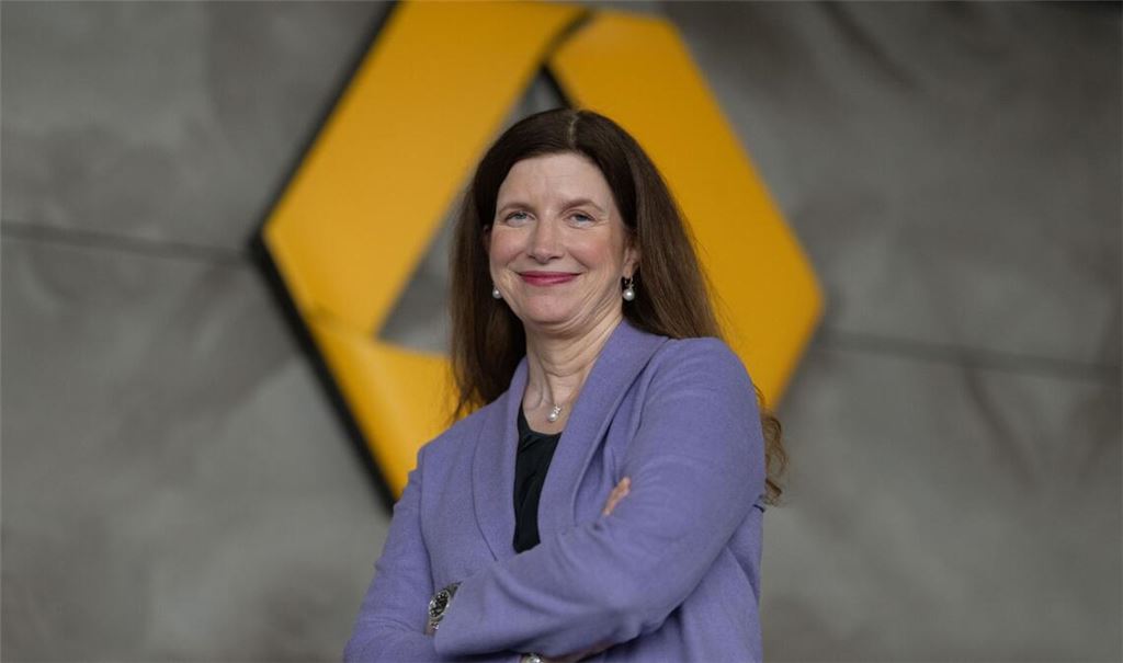 Bettina Orlopp, CEO der Commerzbank AG, erklärt, wie sie die Unabhängigkeit der Commerzbank retten will.
