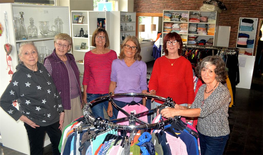 Betty Genthner (v.li.), Brigitte Irschik, Karin Fuchs, Sigrid Common, Brigitte Albrecht und Jasmin Anger freuen sich auf die Eröffnung von „Madita“ in den neuen Räumen. Fotos: Stahlfeld