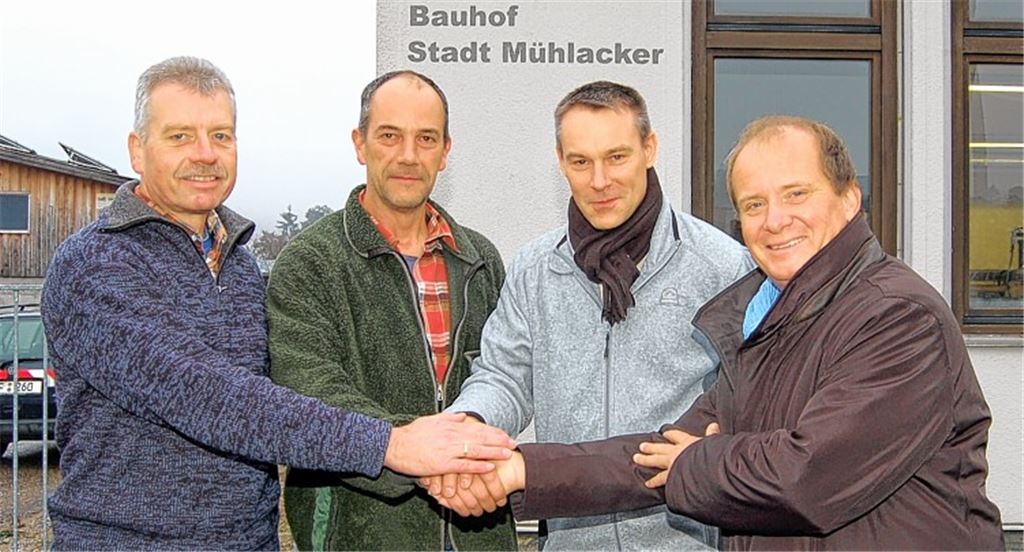Bewährte Kräfte für die Regiebetriebe (v. li.): Martin Zaum, Harald Vogt und Ralf Ufrecht mit Bürgermeister Winfried Abicht.