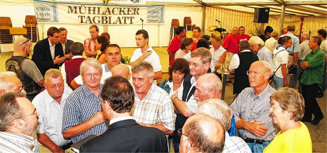 Bewährtes Konzept: Wie schon 2005 – siehe Foto –bietet das Mühlacker Tagblatt auch in diesem Jahr einen Wahlschoppen im Zelt des Musikvereins auf dem Straßenfestgelände an.