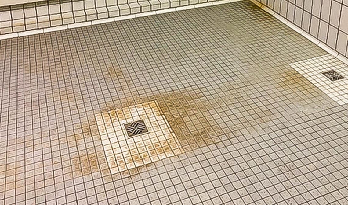 „Beweisfotos“ aus den Umkleideräumen der Mörike-Turnhalle. Fotos: privat