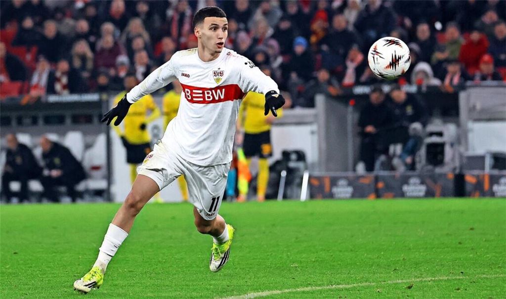 Bilal El Khannouss ist fokussiert auf den Ball – genauso wie der VfB auf den Pokal-Gegner Kiel. Das Ziel ist das Halbfinale.
