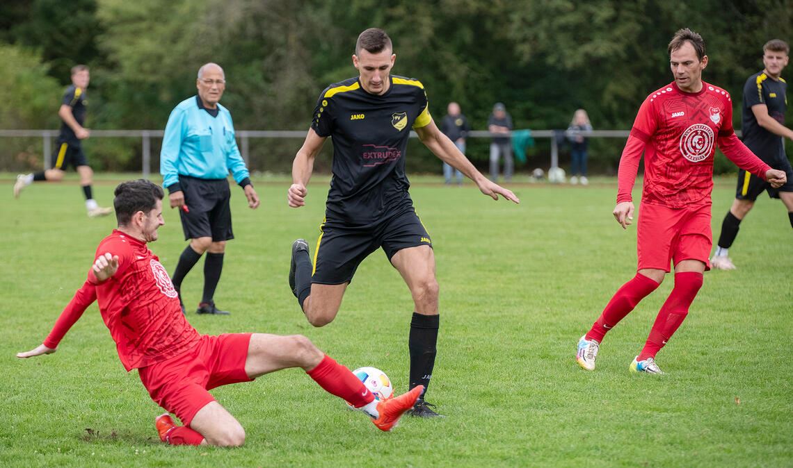 Rassiges Derby bietet viel Spannung und sechs Tore Rassiges Derby bietet viel Spannung und sechs Tore