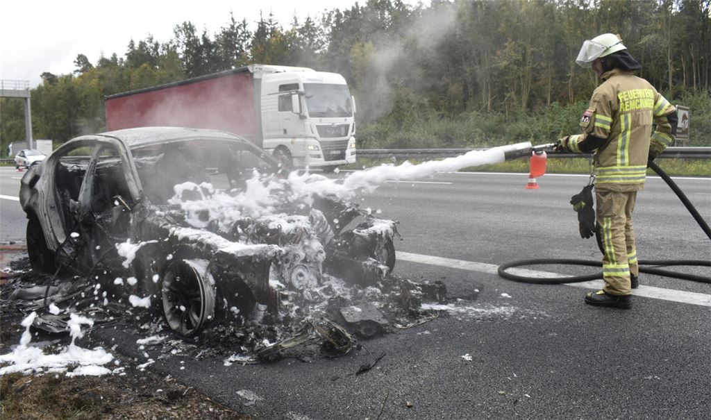 Schweizer Paar strandet auf der A8