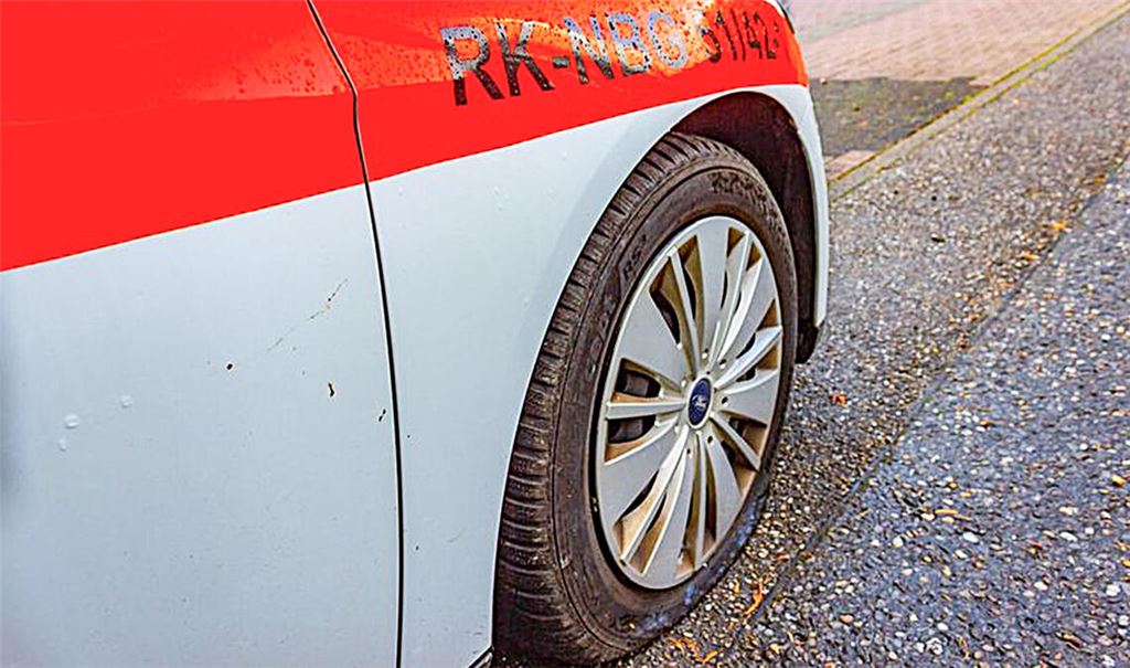 Vandalen demolieren Einsatzwagen