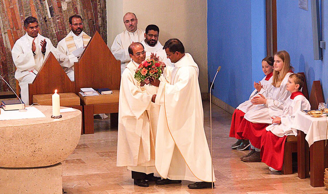 Katholische Christen in Mühlacker feiern ihren neuen Pfarrer