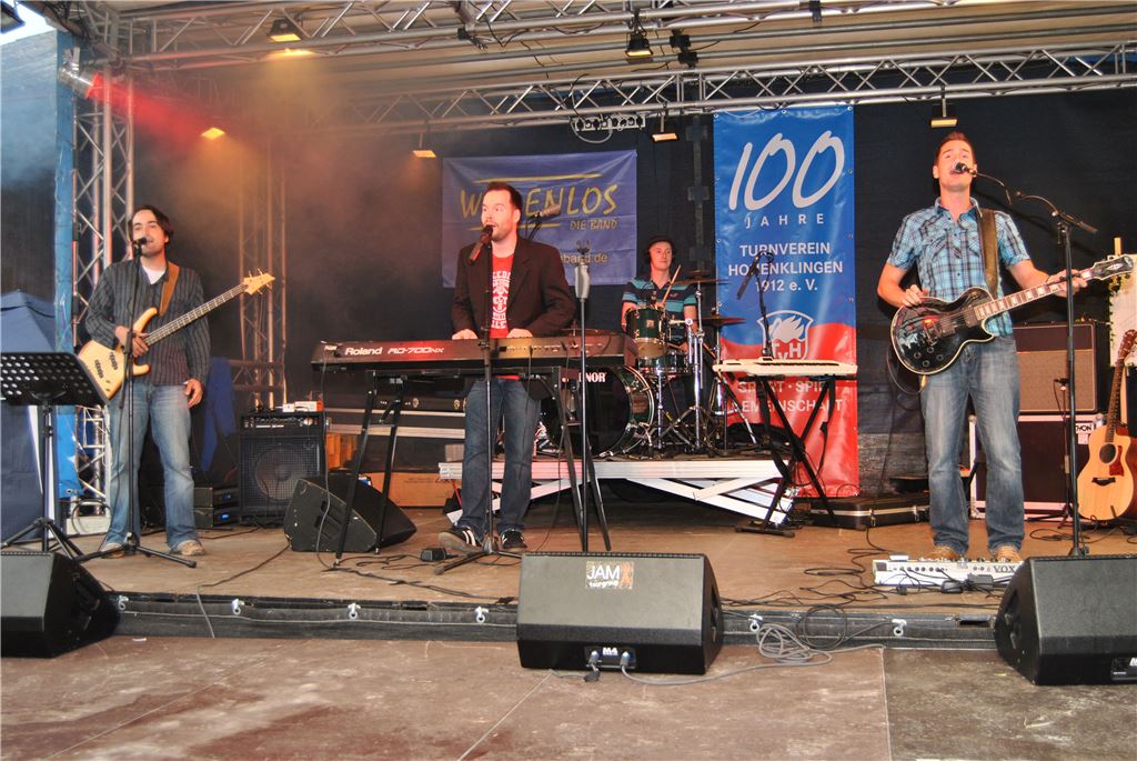 Die Gruppe „Willenlos“ aus Karlsruhe unterhält die Gäste mit bekannten Songs .   Foto: Haller