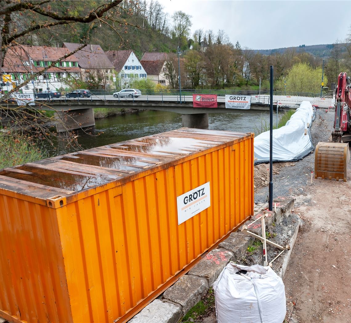 Warten auf das Großbohrgerät