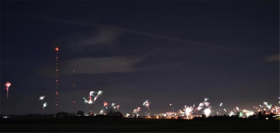 Feuerwerk über Mühlacker.   (Foto: Oliver Breckle)
