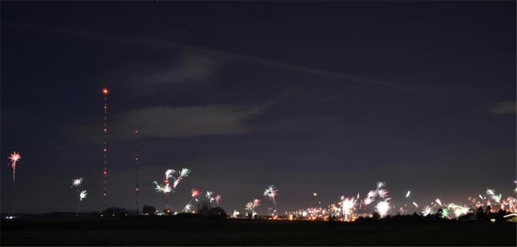 Feuerwerk über Mühlacker.   (Foto: Oliver Breckle)