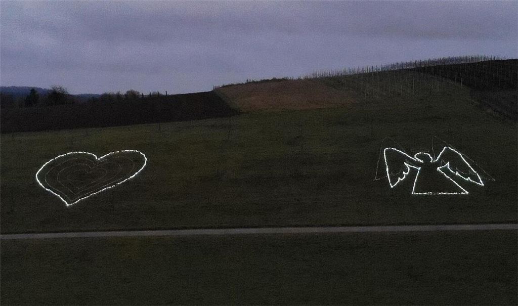 Zaungäste können mit Lichtskulpturen in Oberderdingen „reden“