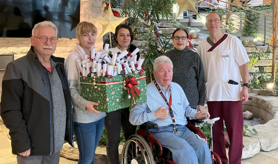 Grundschulen beschenken Senioren