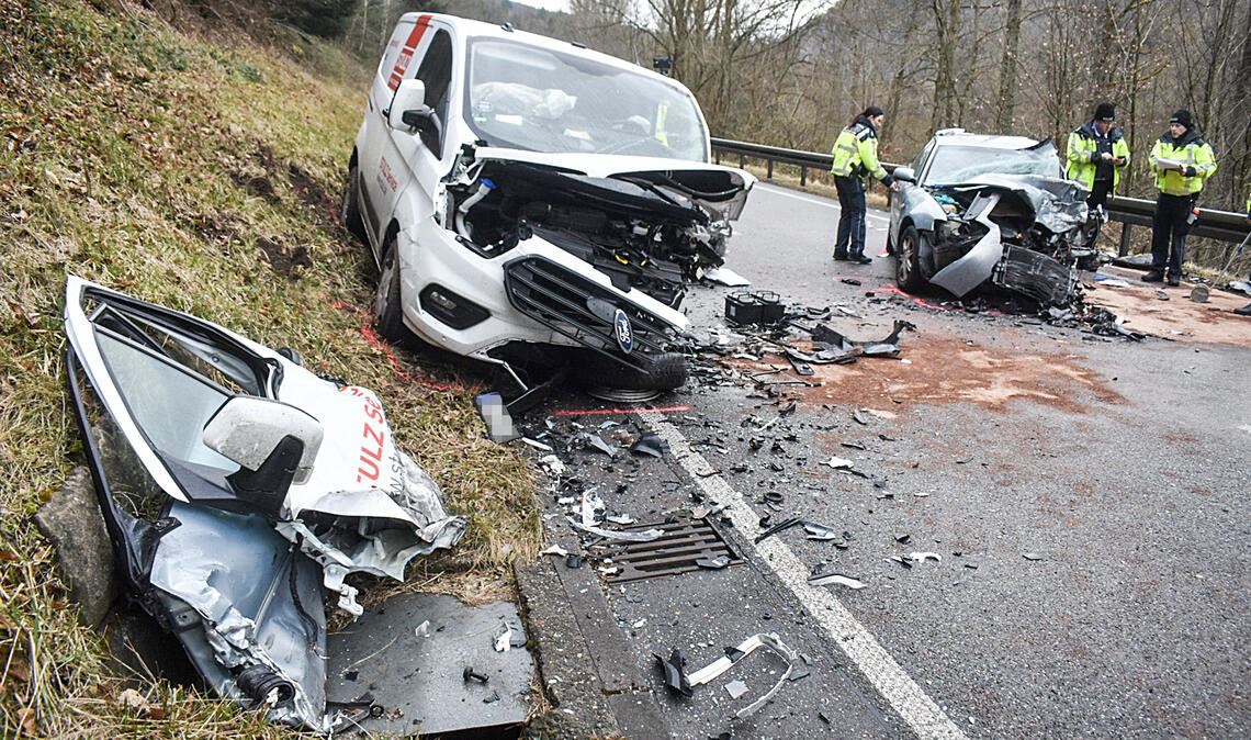 Frontalzusammenstoß auf der B294 fordert Todesopfer