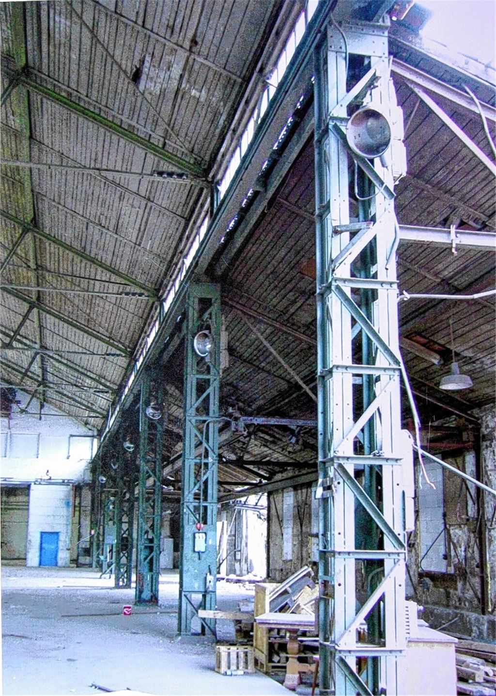 Amputiertes Denkmal ohne Flamme