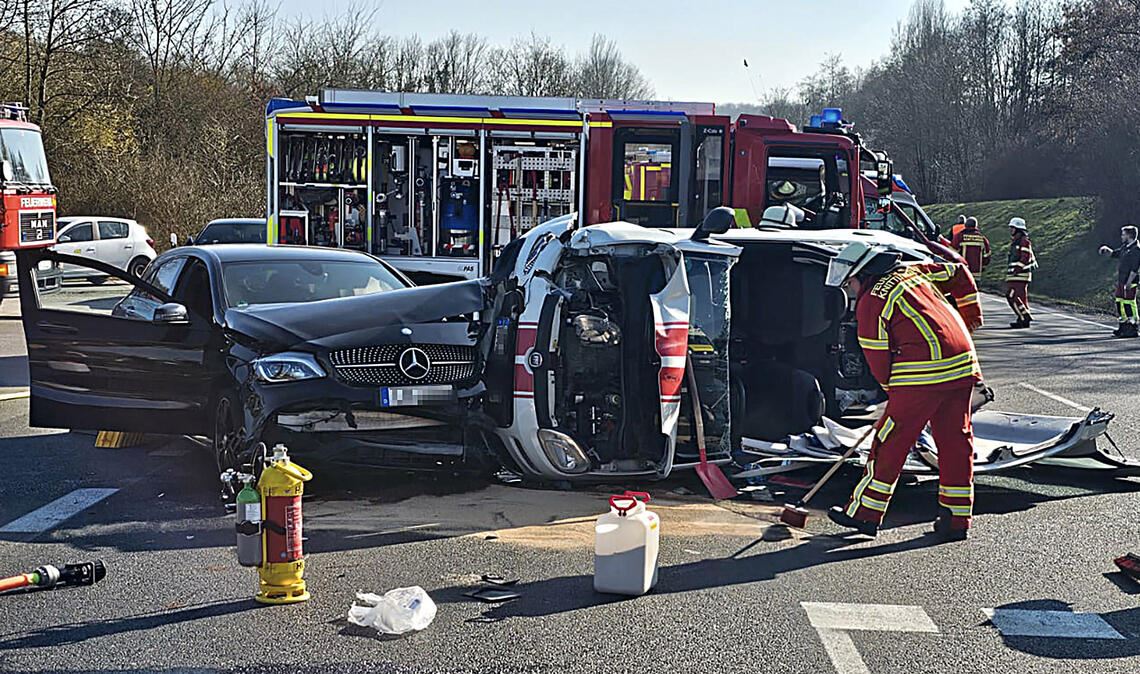 Heftiger Zusammenstoß auf der B35 bei Knittlingen