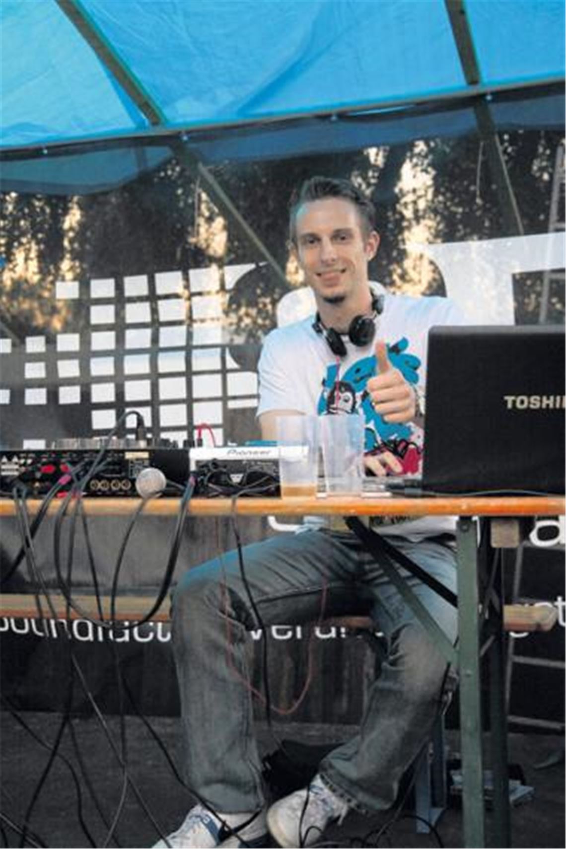 Beste Partylaune auf der grünen Wiese