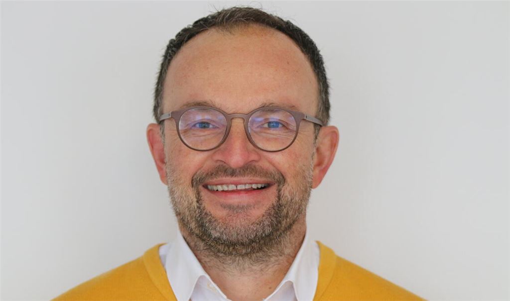 „Halten an Position fest“