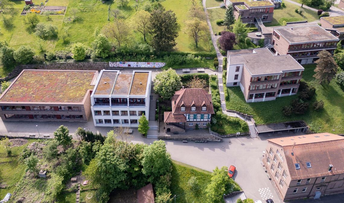 Kleine Schulerweiterung auf dem Dach des Salzach-Gymnasiums?