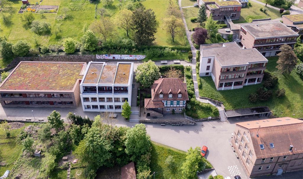 Kleine Schulerweiterung auf dem Dach des Salzach-Gymnasiums?