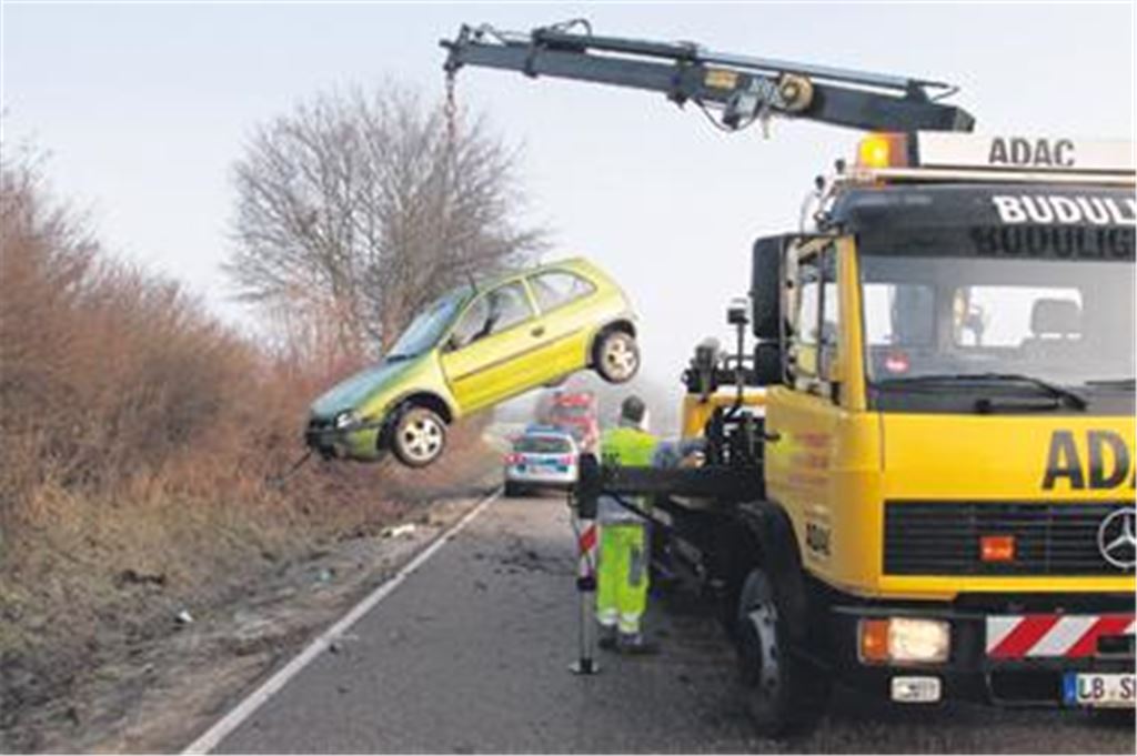 Unfälle auf Glatteis  Eine Karambolage endet tödlich