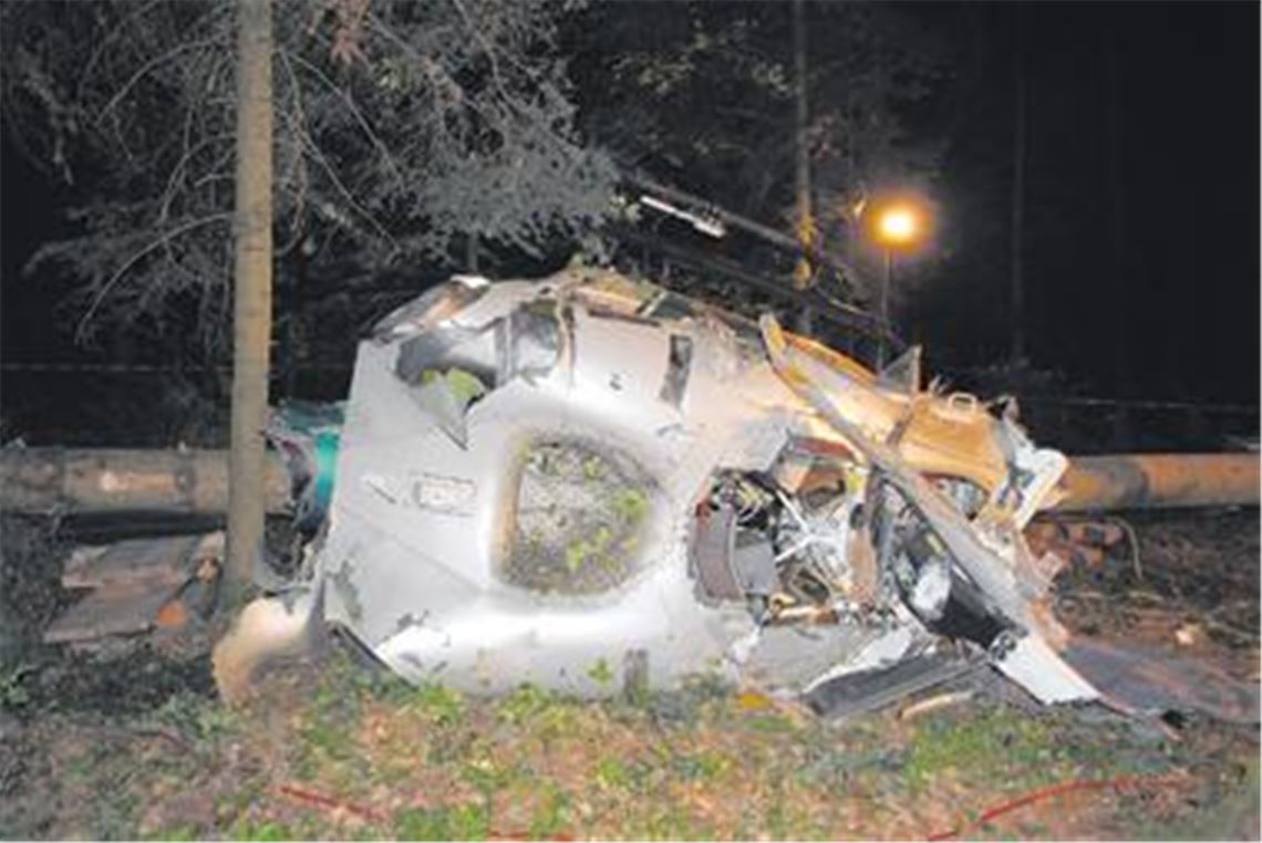 Polizeihubschrauber stürzt in den Wald