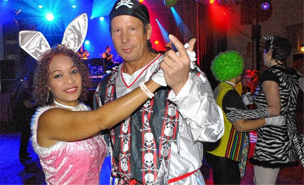 Wildkatze
tanzt mit
Clown