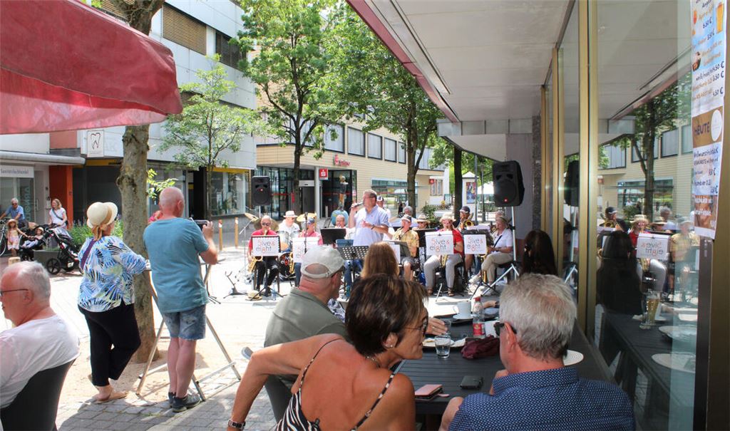 Swingtime belebt die Fußgängerzone