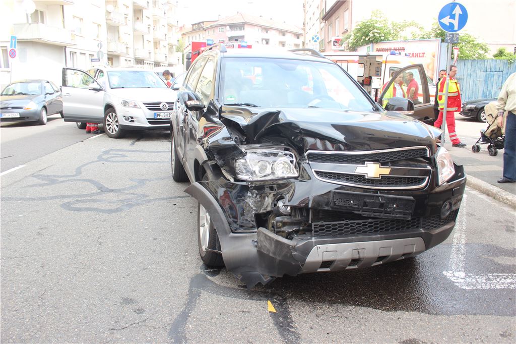 In der Pforzheimer Bleichstraße kam es am 12. Juni gegen 10.50 Uhr zu einem schweren Verkehrsunfall.(Foto: Fix)