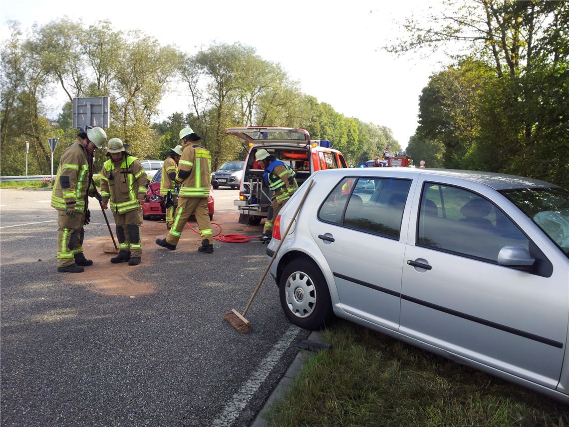 Zwei Verletzte bei Unfall auf B 10